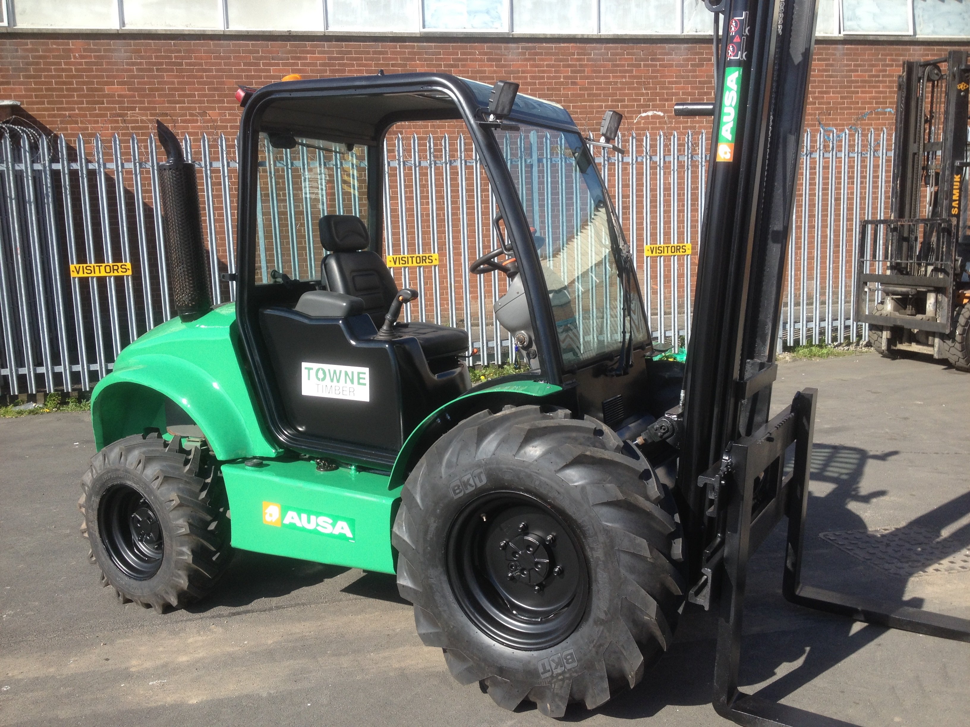 Professional forklift service engineers in Hull