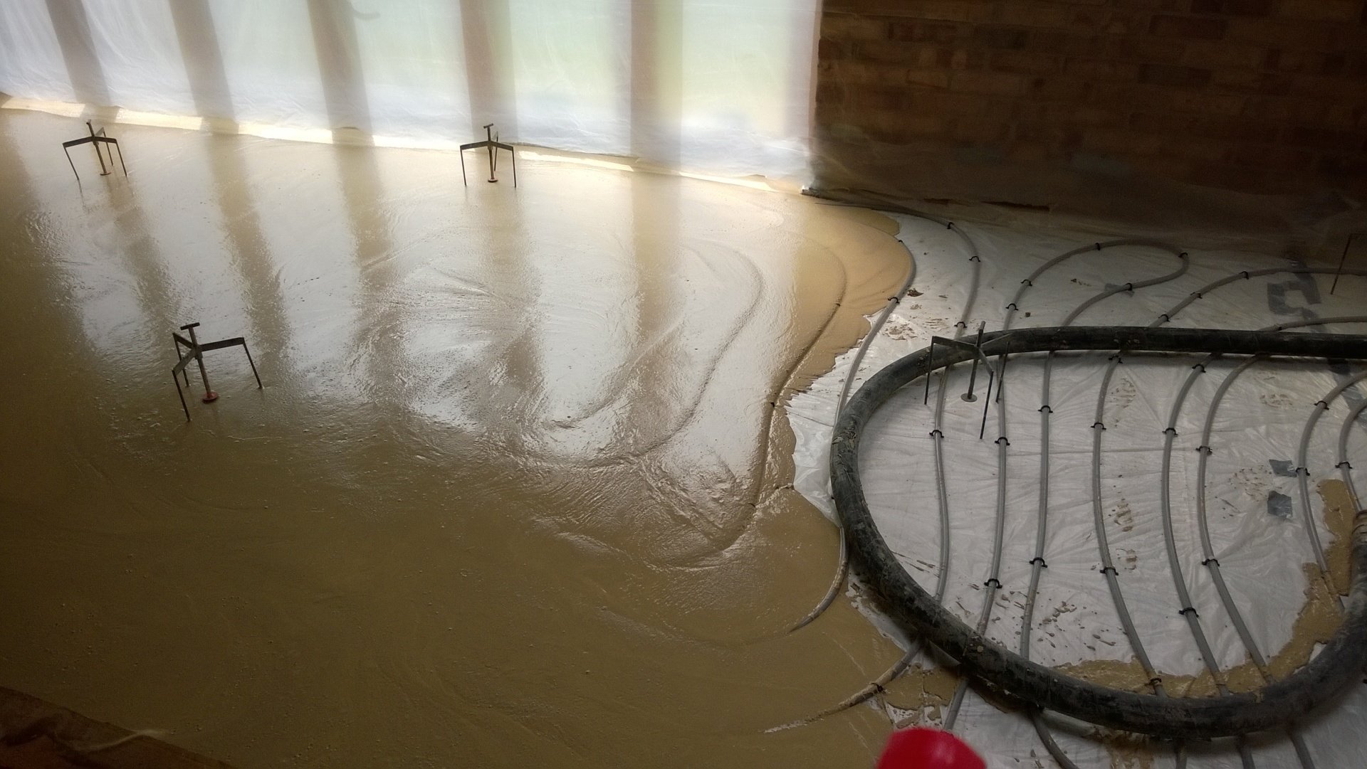 Expansion in underfloor heating