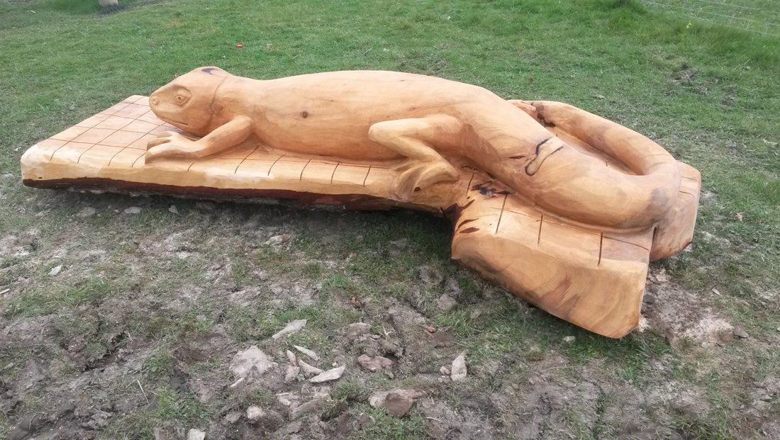 Chainsaw carvings from chainsaw sculptor, Peter Leadbeater
