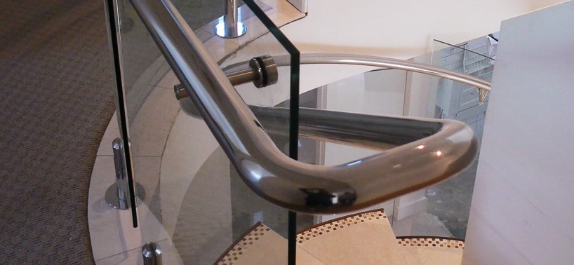 Frameless glass fixed with stainless steel handrail