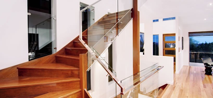 Balustrades with continuous rectangular handrail