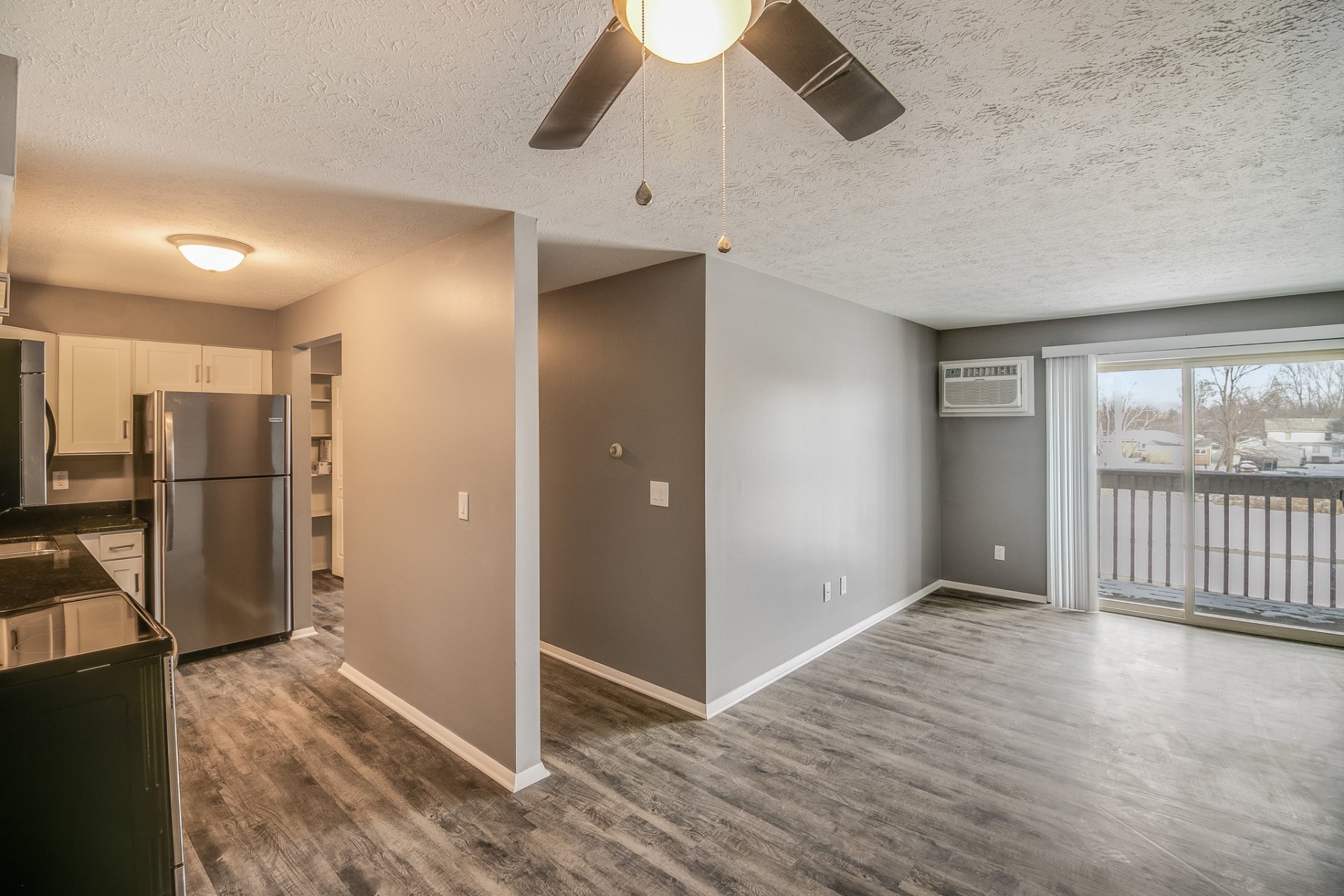 Lansing 74 Apartment Photo Gallery in South Lansing, Michigan