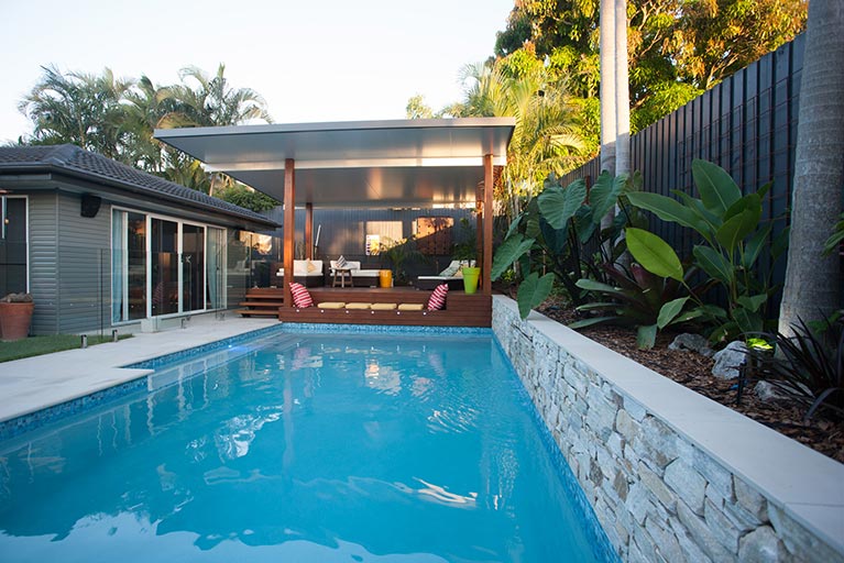 pool with inbuilt chair everton park