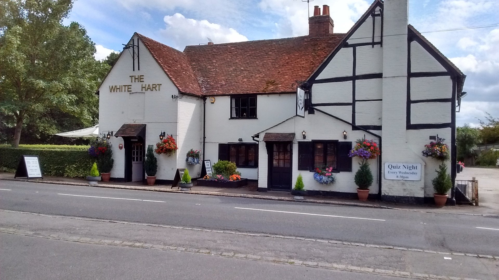 The White Hart Established English restaurant in Windsor