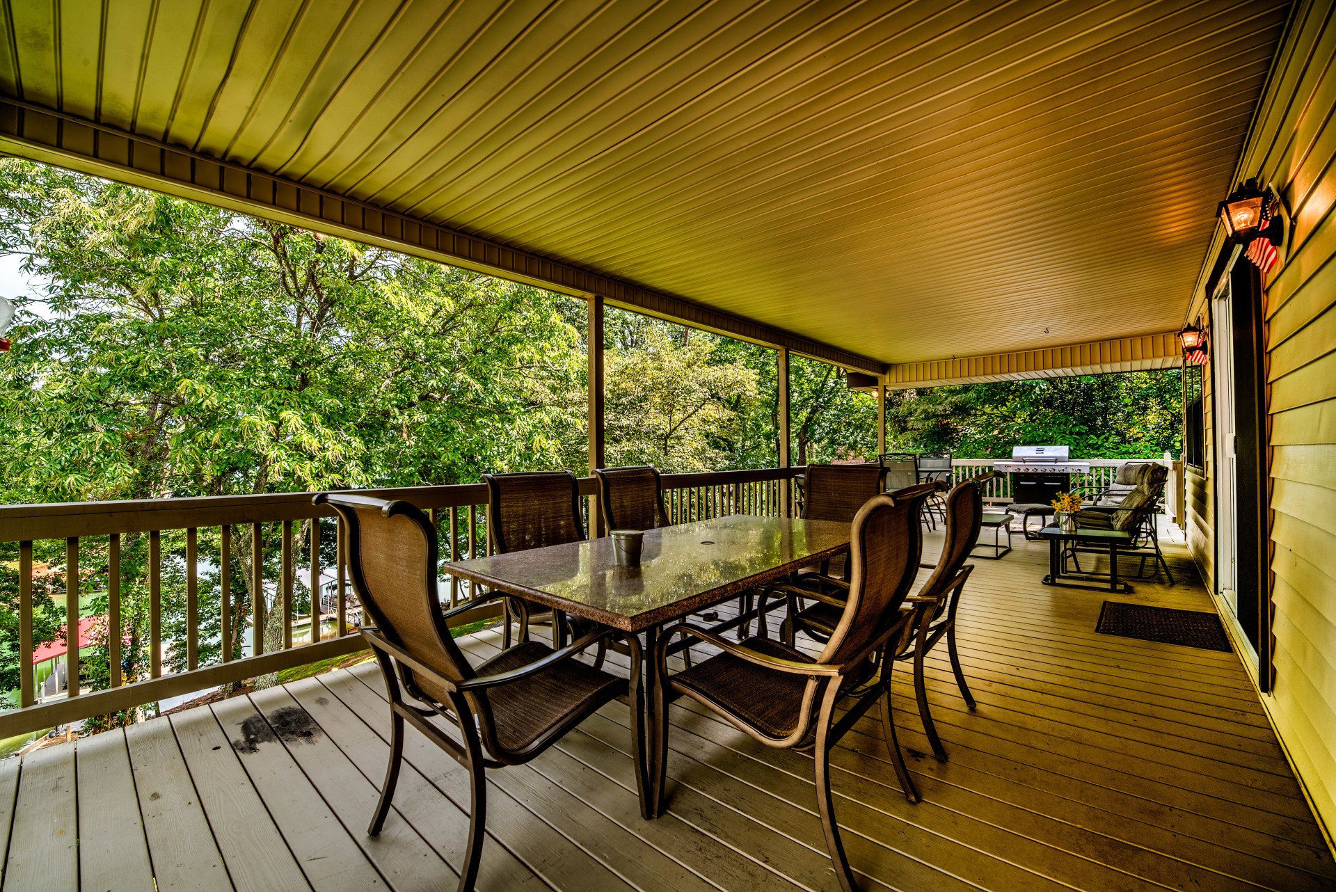 Luxurious rental lake house on lake Nottely in North