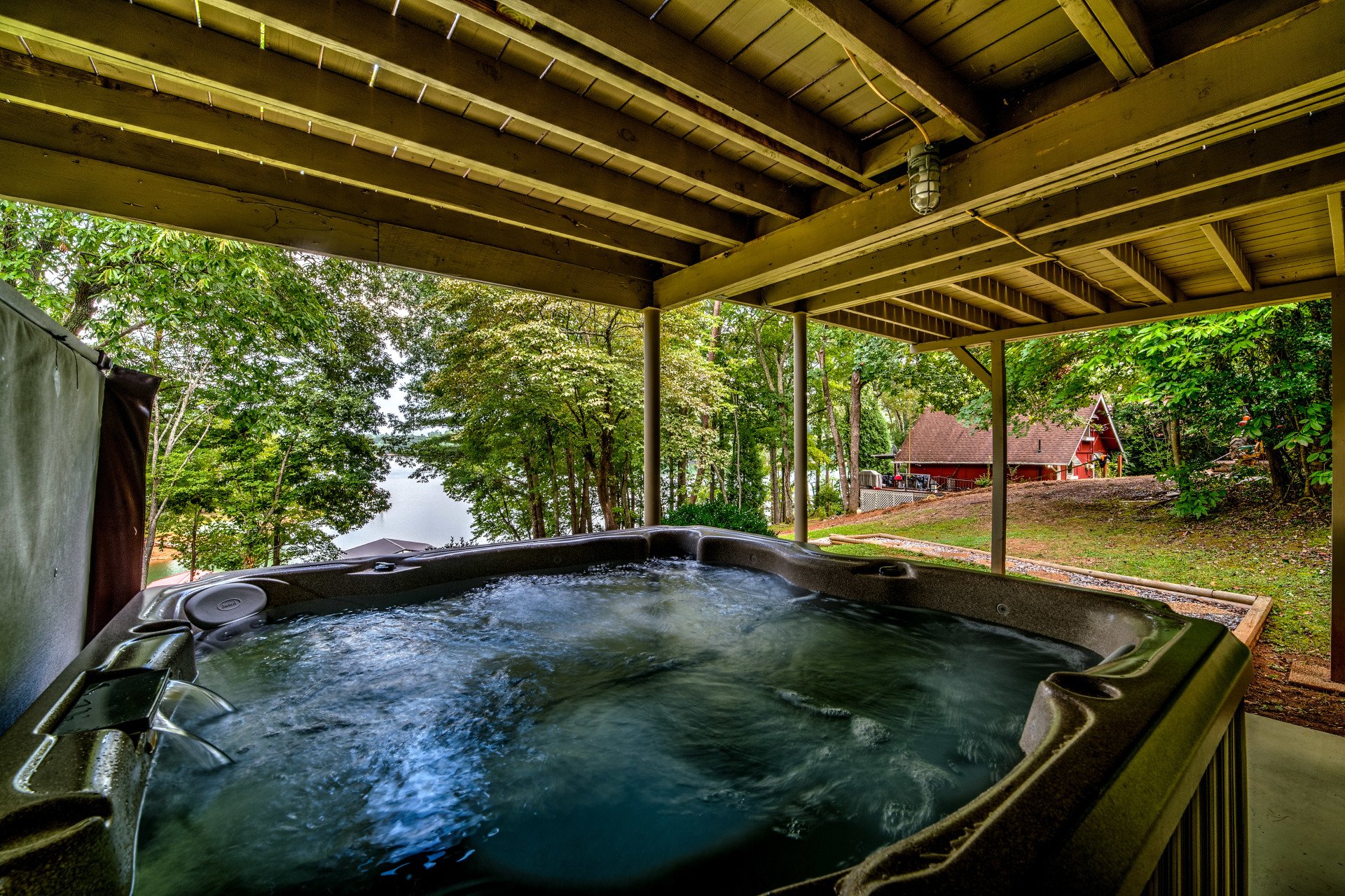 Luxurious rental lake house on lake Nottely in North