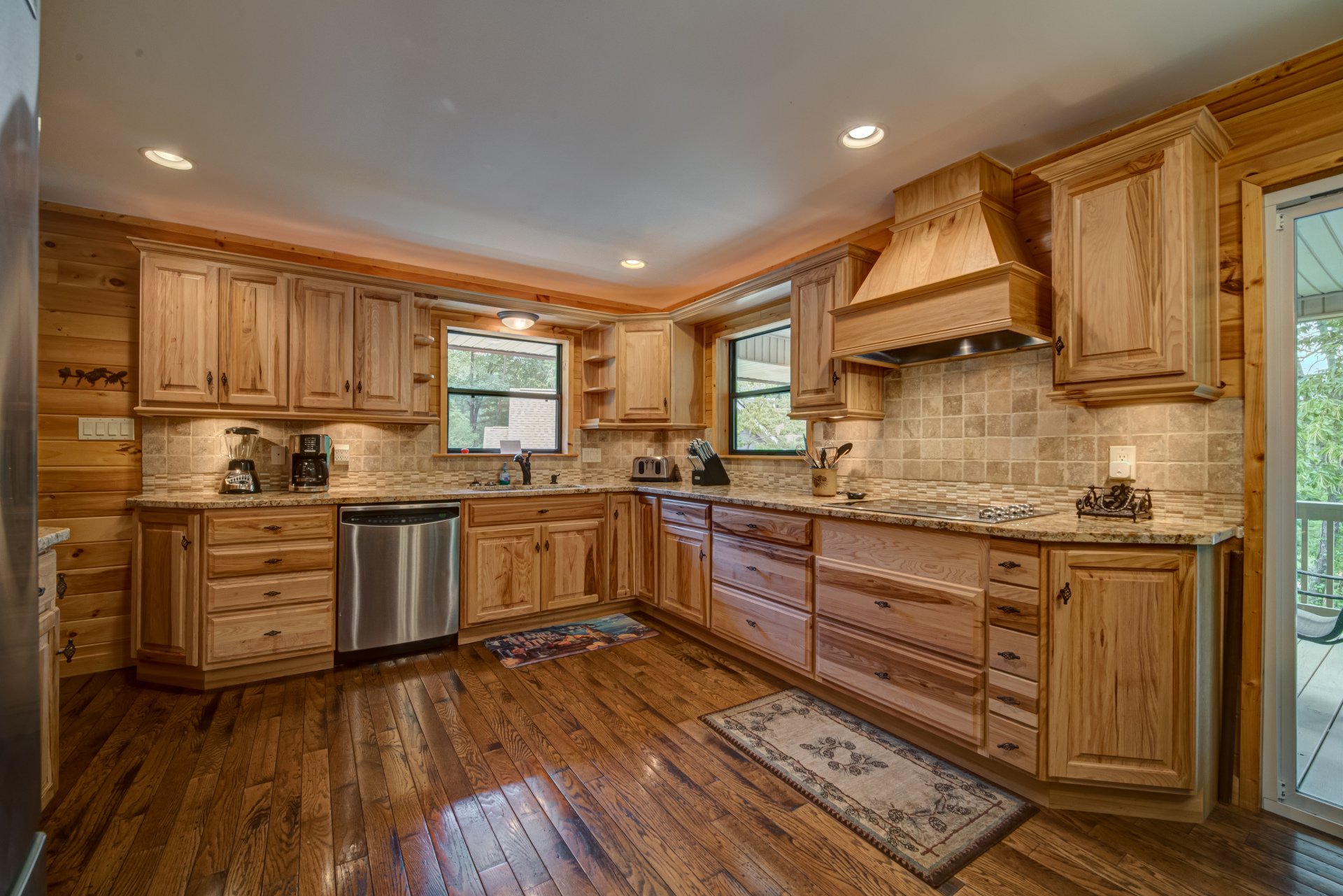 Luxurious rental lake house on lake Nottely in North