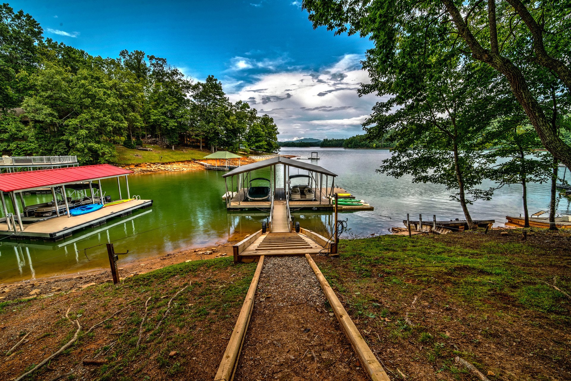 Luxurious rental lake house on lake Nottely in North