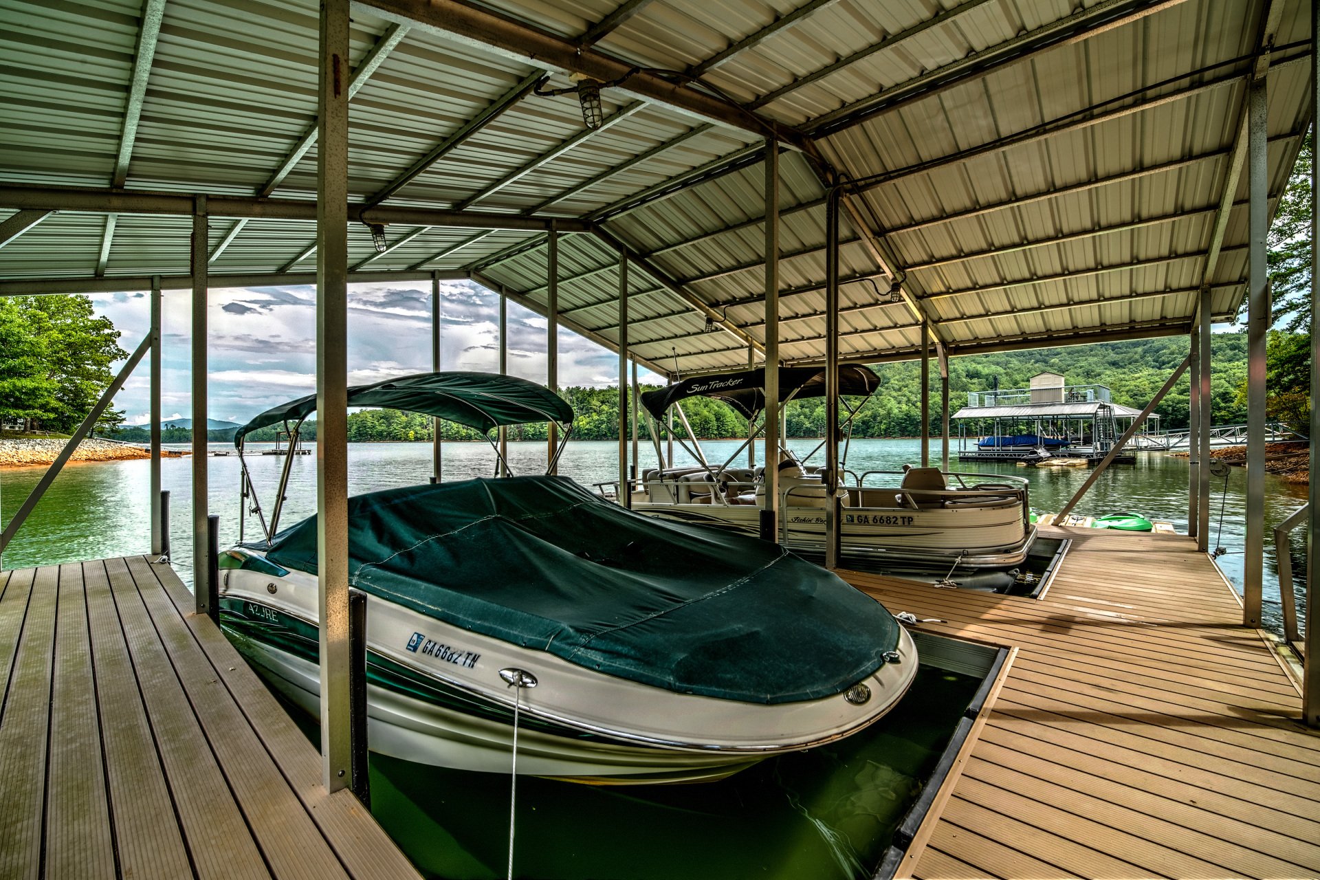 Luxurious rental lake house on lake Nottely in North