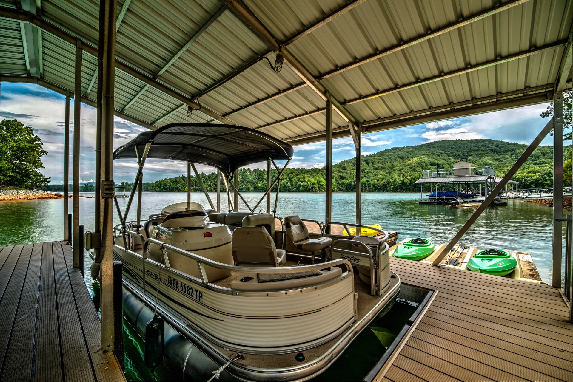 Luxurious rental lake house on lake Nottely in North