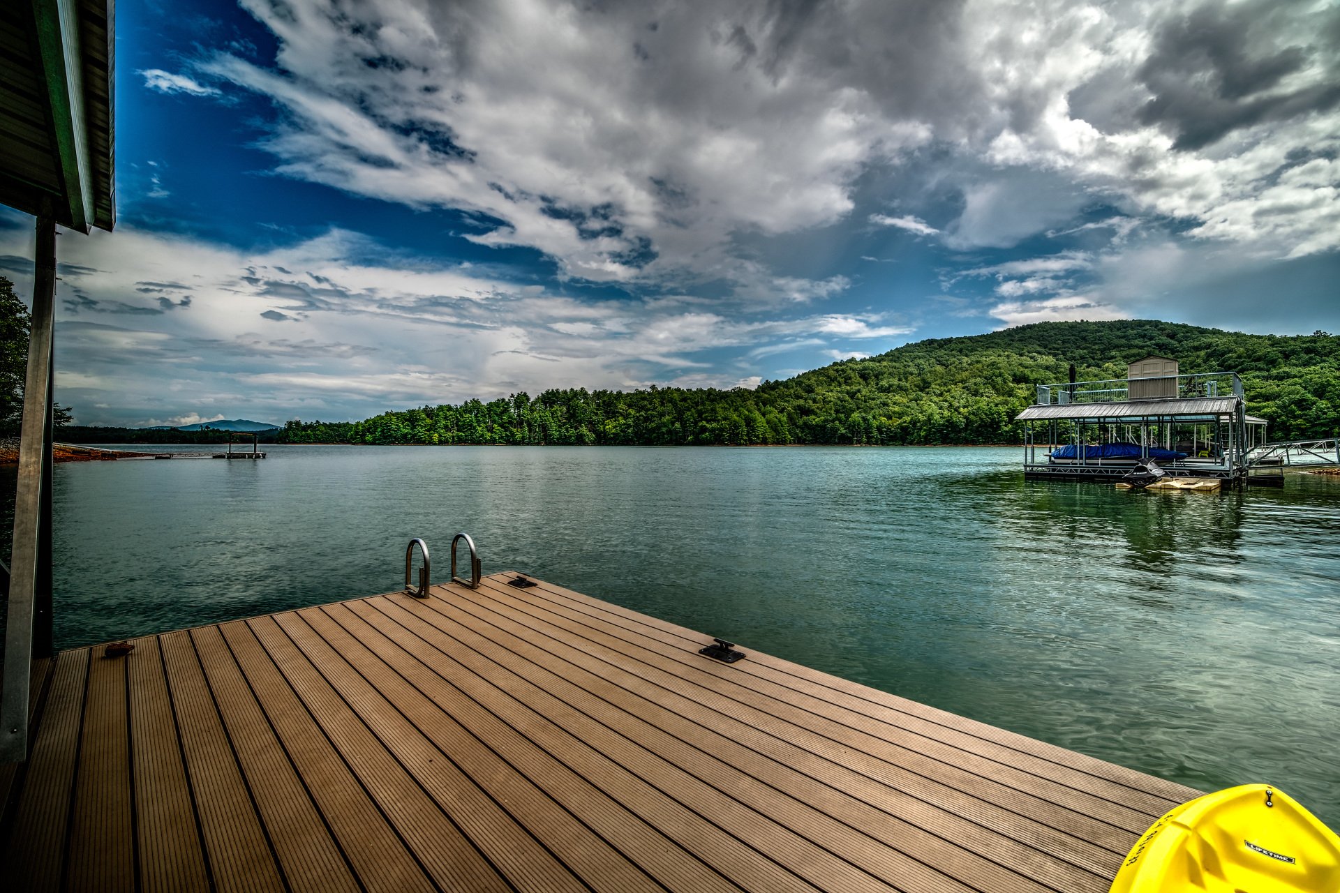 Luxurious rental lake house on lake Nottely in North