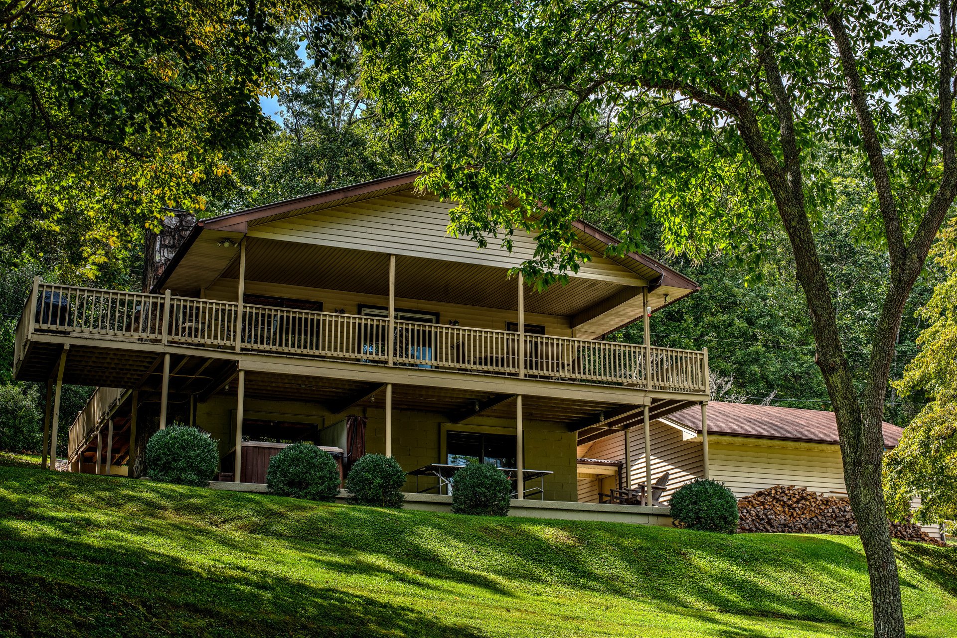 Luxurious rental lake house on lake Nottely in North