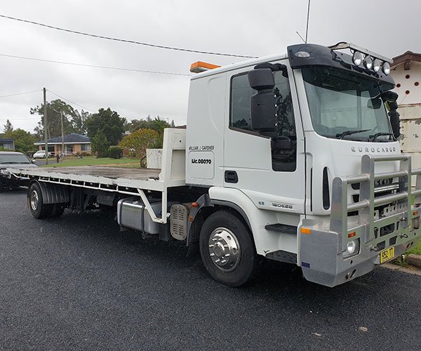 Towing in Coffs Harbour DJ’s Tilt Tray Service