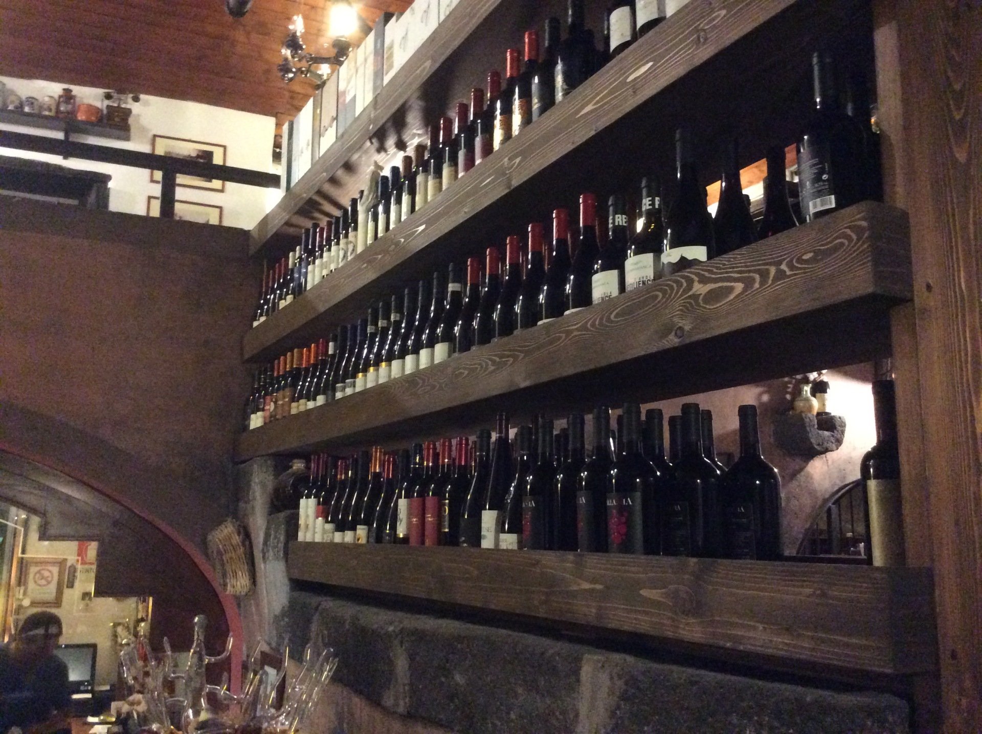 Locale Con Cantina Pedara CT La Tana Del Lupo locale-con-cantina-pedara-ct-la-tana-del-lupo