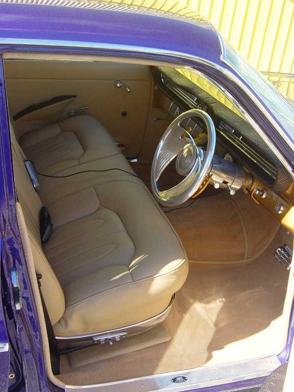 tan leather front bench seating in Pontiac