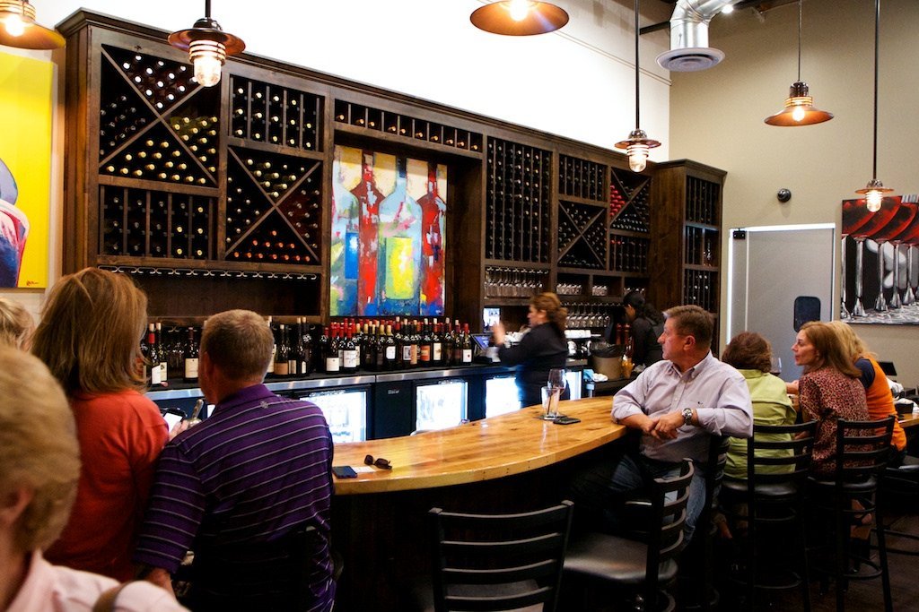 Upscale Restaurant Gallery, Photos of Wine lounge, Wine Pictures