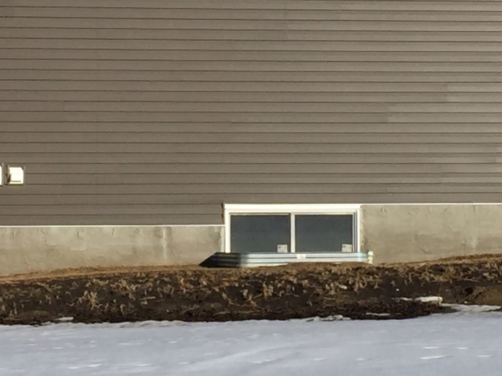 Leaky Basement Window Repair, Window Well Installation & Repair