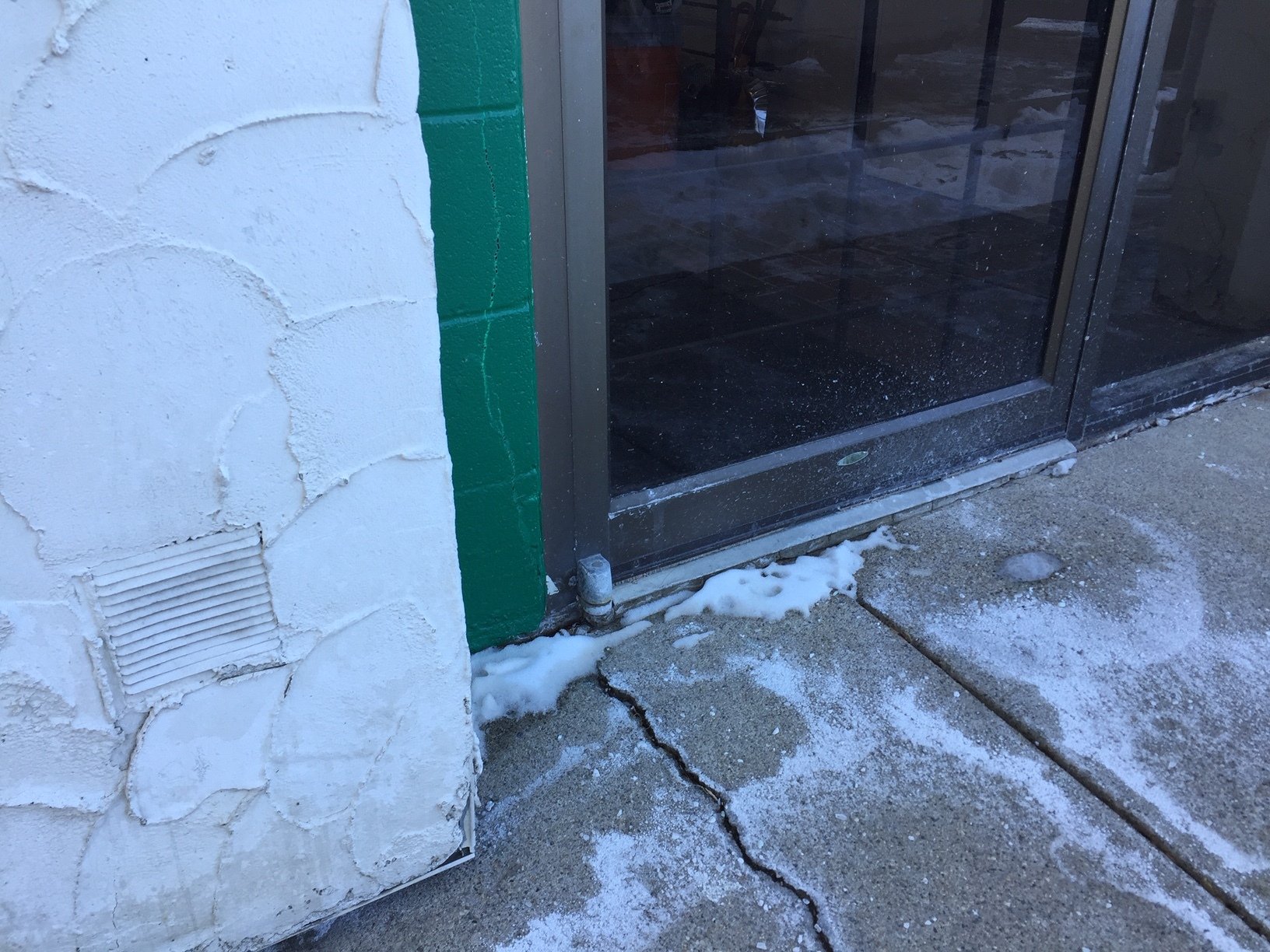 Leaky Basement Window Repair, Window Well Installation & Repair