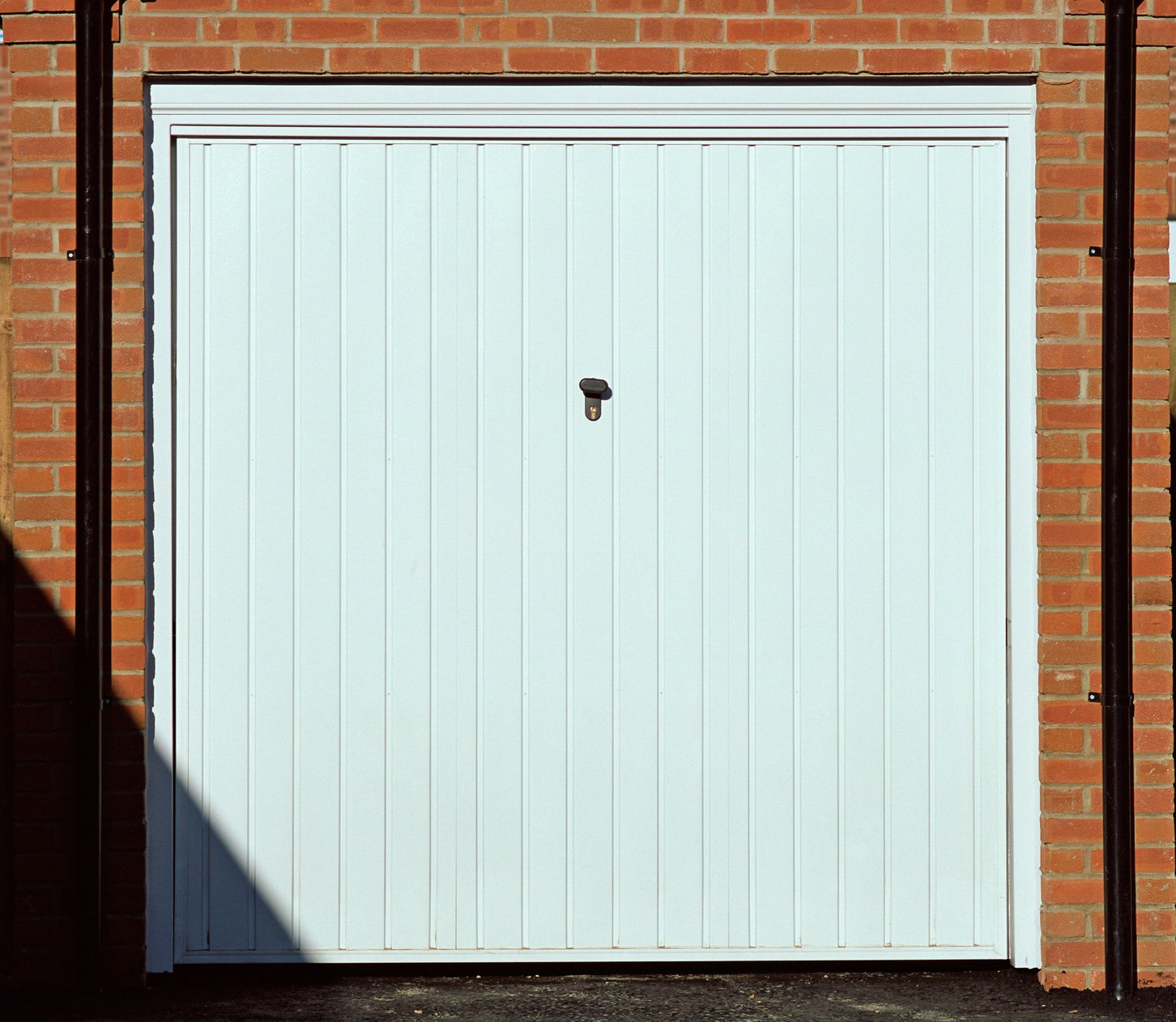 1113 #A24C29 Garage Door Repairs Feltham Surbiton & Kingston Local Garage Door image Walton Garage Doors 38131280