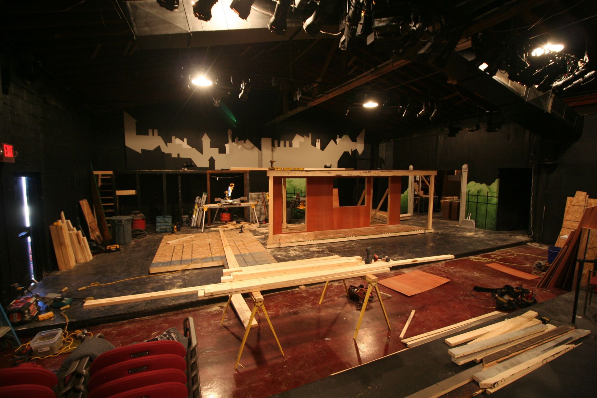 NOISES OFF AT THE ENCORE THEATER