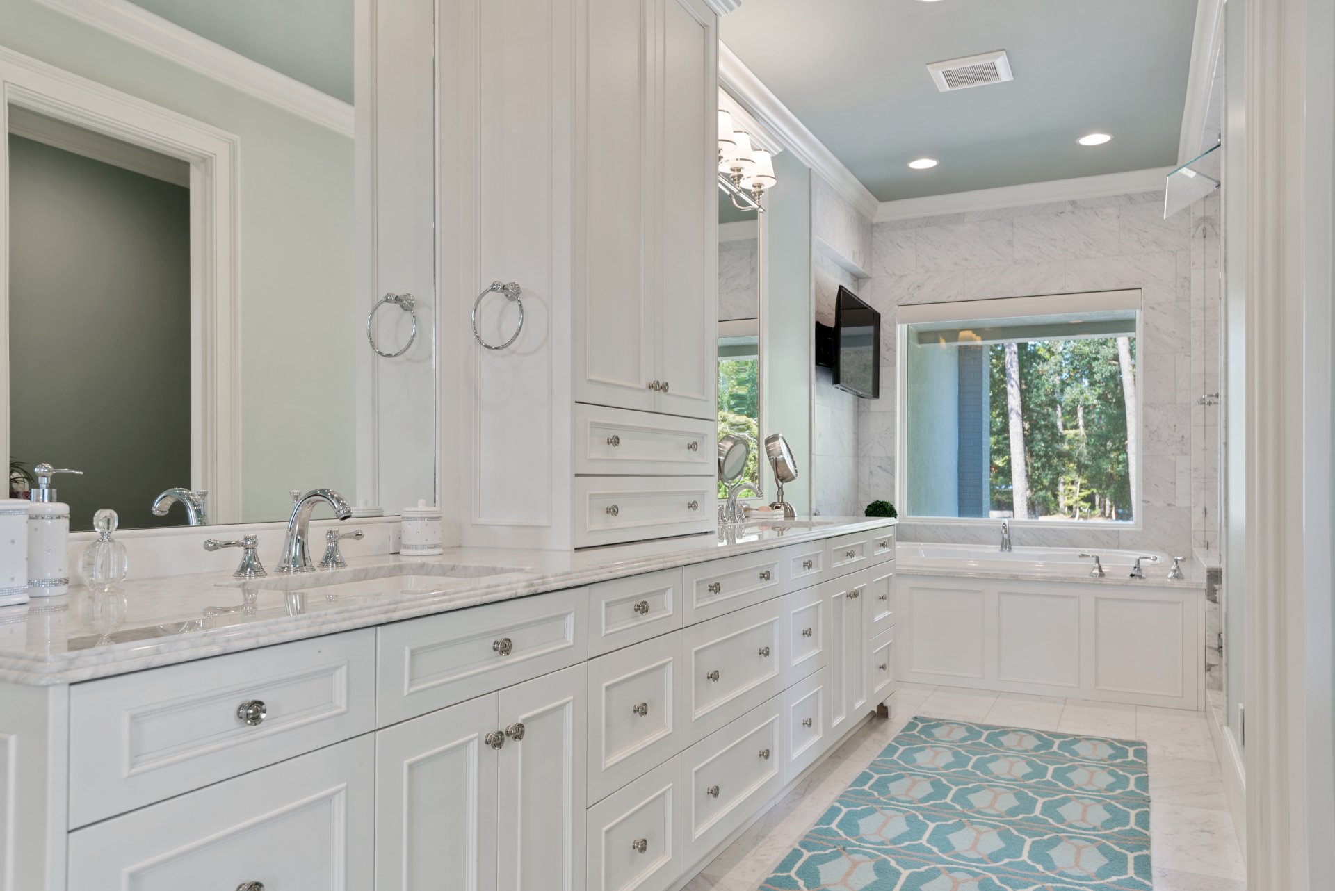 6005 Martins Point Luxury Estate in Martins Point For Sale