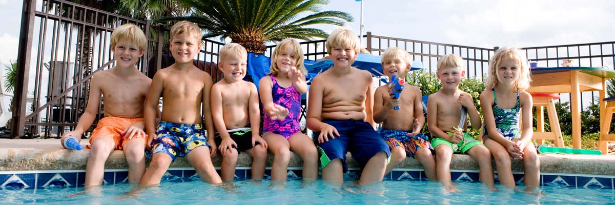 leisure coast pool centre kids sitting in pool