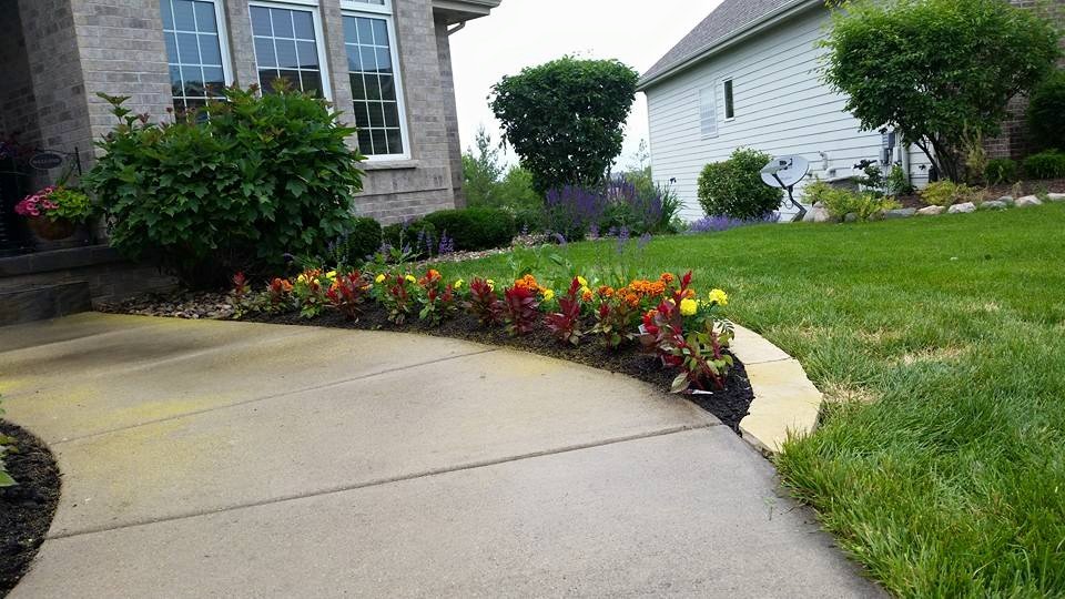 Lawn Care l Des Moines, IA Jesse�s Lawn &amp; Snow