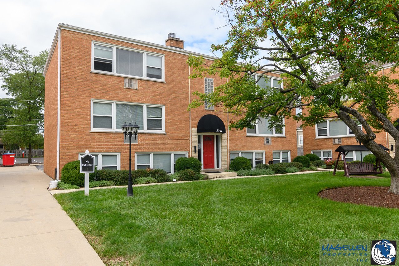 Well maintained apartments outside of Chicago, IL