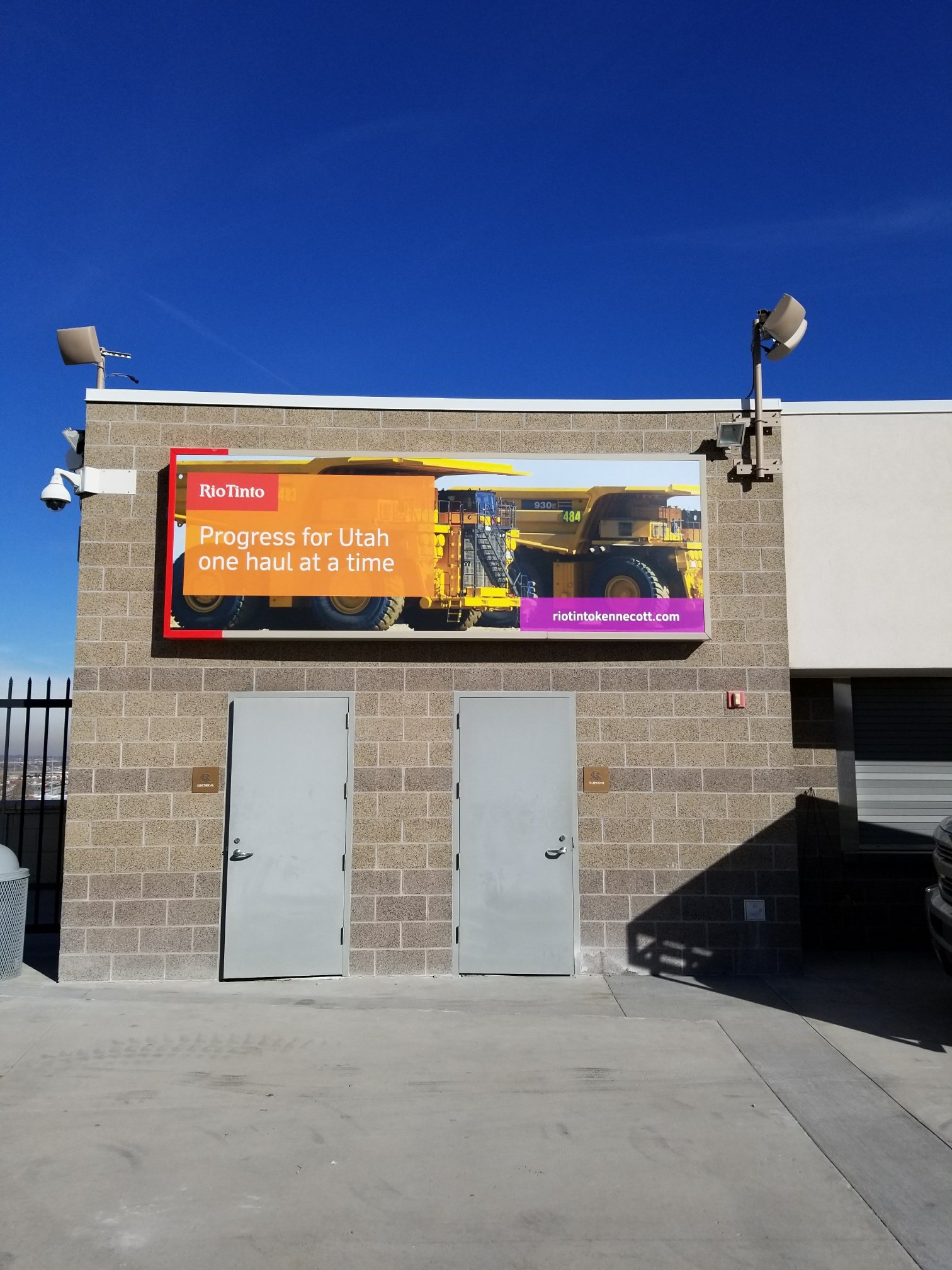 NonIlluminated Signs