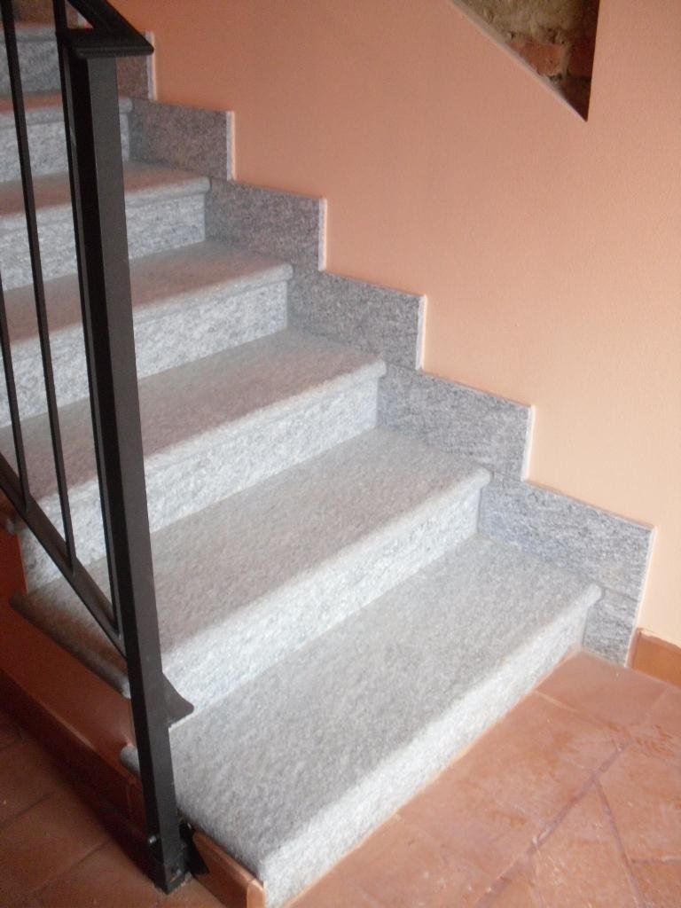 Arredo in marmo asti tralli marmi ceramiche Scala in pietra di luserna