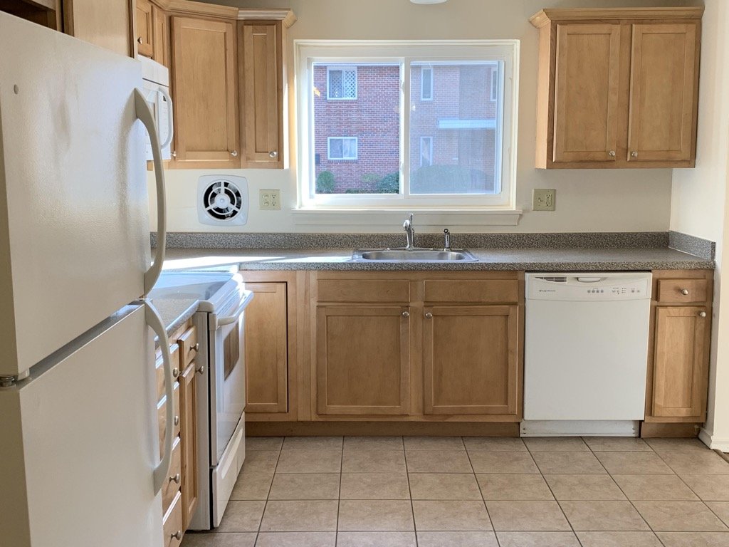 Equity Management Avon Connecticut Lakeview Apartments