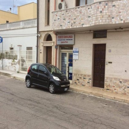 esterno dell'agenzia pero' a sava