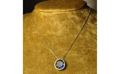 collana con pietra