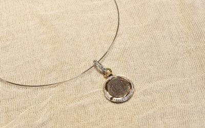 collana con ciondolo