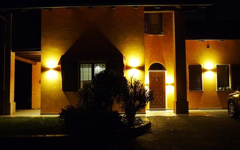 Lampada da esterno cuneo il triangolo lampadari Illuminazione casa esterno