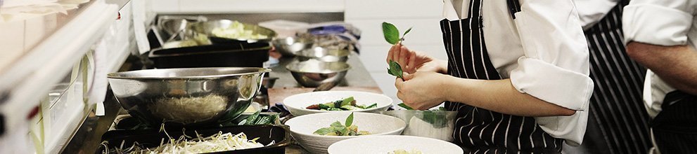 Chef making Thai cuisine in Melbourne