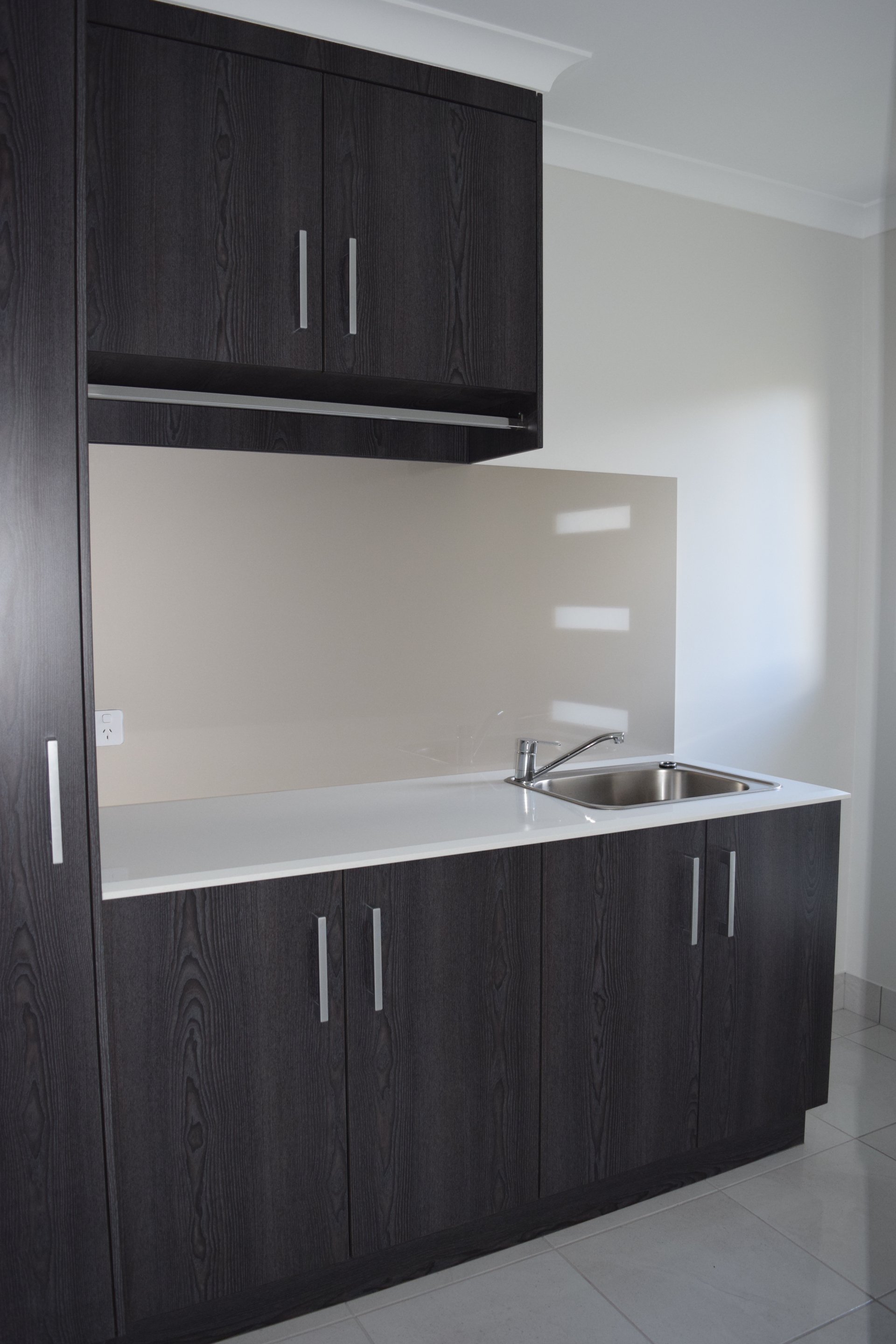 Expert Makers Rockhampton Olive & White